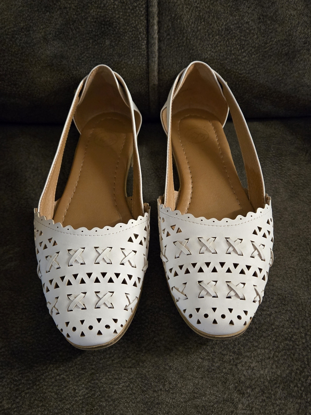 White Mountain Nobler Pointed Toe Flats Size 7.5M